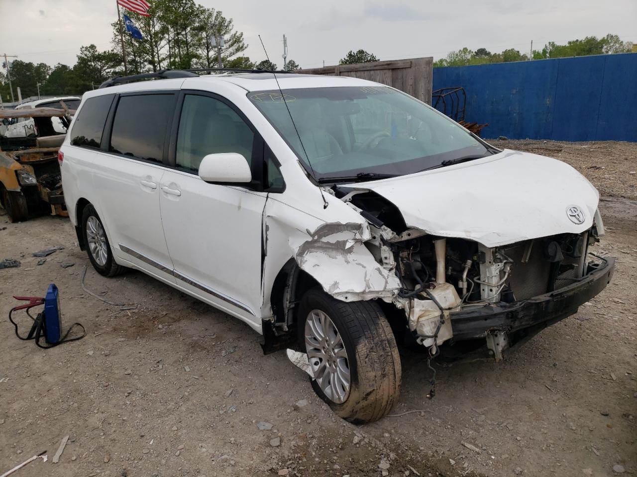 TOYOTA SIENNA XLE 2012 with VIN 5TDYK3DC4CS209309 - Photo from auction