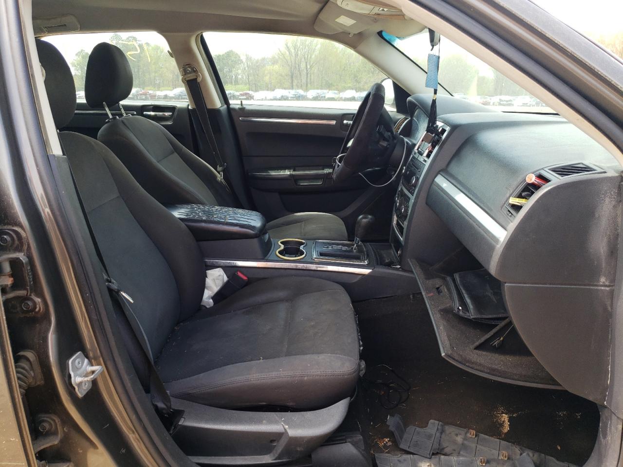 Photo 5 from auction – 2010 CHRYSLER 300 TOURIN with VIN 2C3CA4CD9AH140064