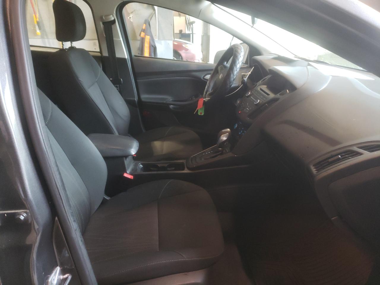 Photo 5 from auction – 2016 FORD FOCUS SE with VIN 1FADP3K23GL357328