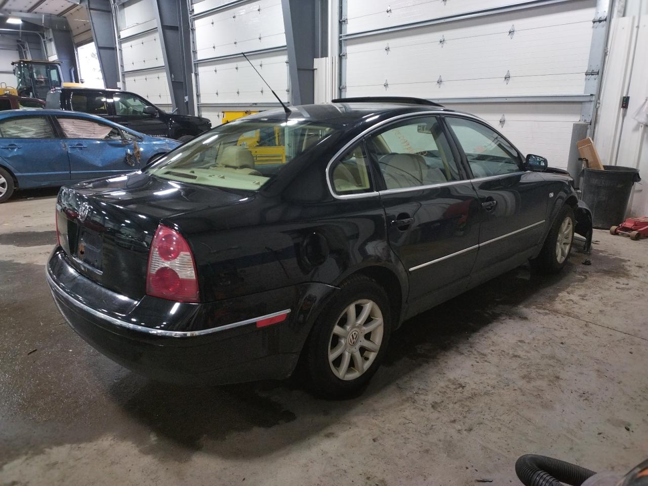 Photo 4 from auction – 2004 VOLKSWAGEN PASSAT GLS with VIN WVWPD63B24P107440