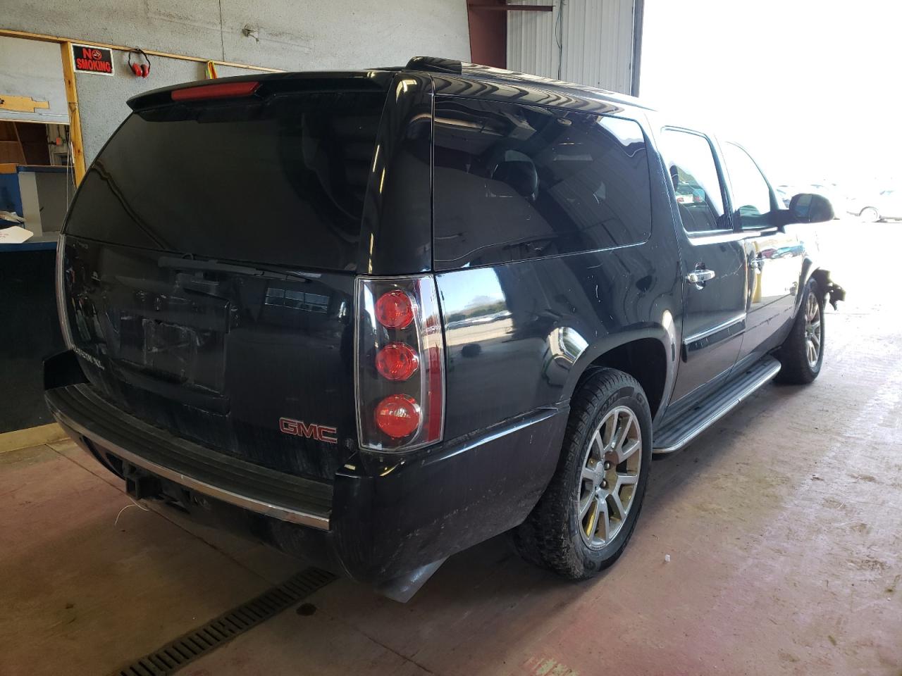 Photo 4 from auction – 2007 GMC YUKON XL D with VIN 1GKFK66857J321237