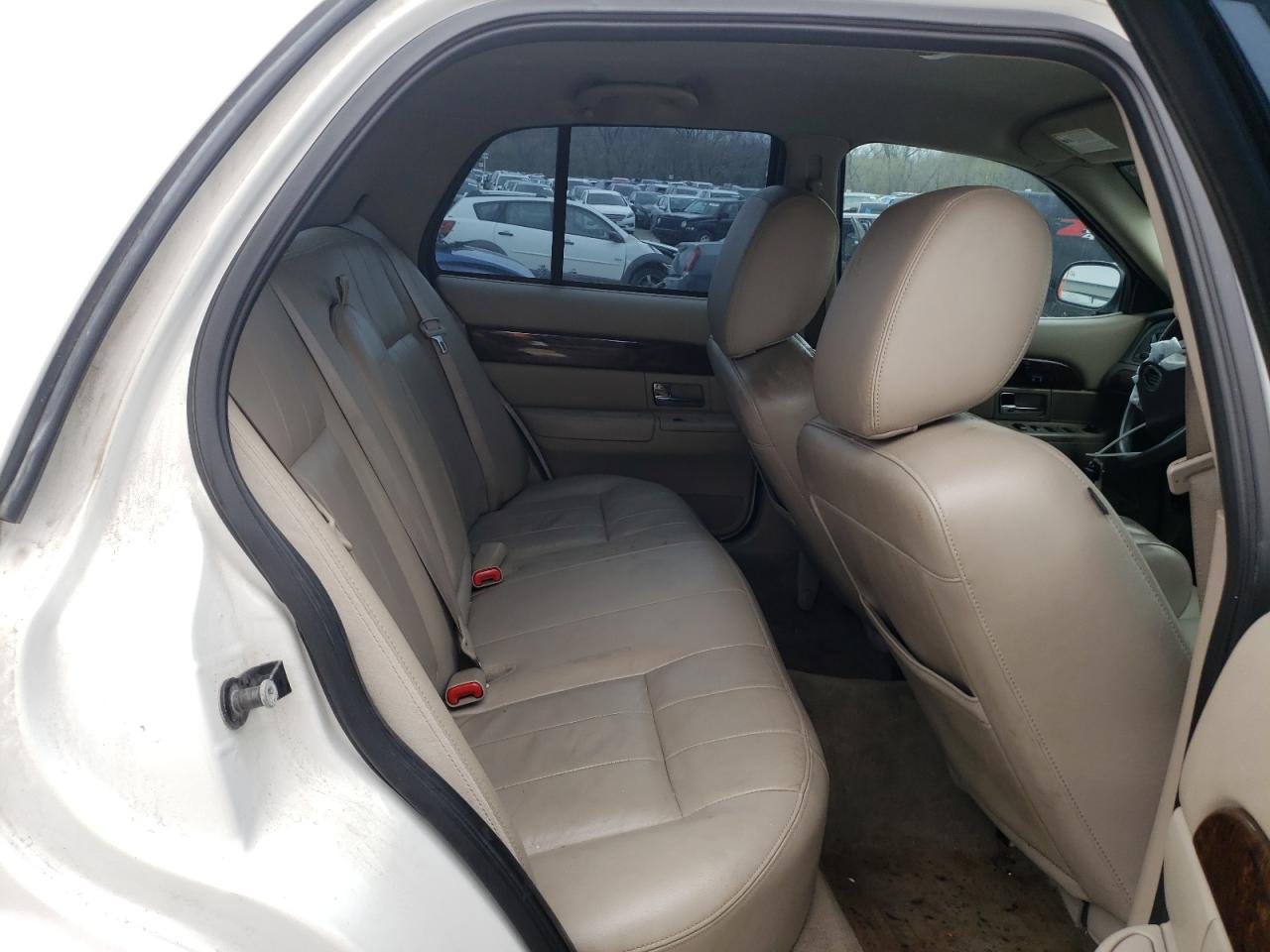 Photo 6 from auction – 2011 MERCURY GRAND MARQ with VIN 2MEBM7FV7BX610036