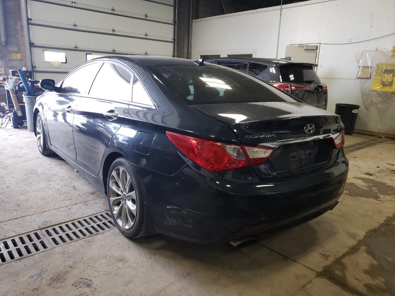 Photo 3 from auction – 2012 HYUNDAI SONATA SE with VIN 5NPEC4AB3CH422081