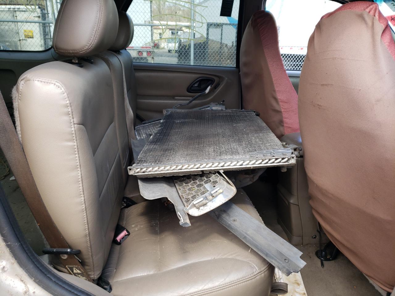 Photo 6 from auction – 2001 FORD ESCAPE XLT with VIN 1FMCU04151KB14887