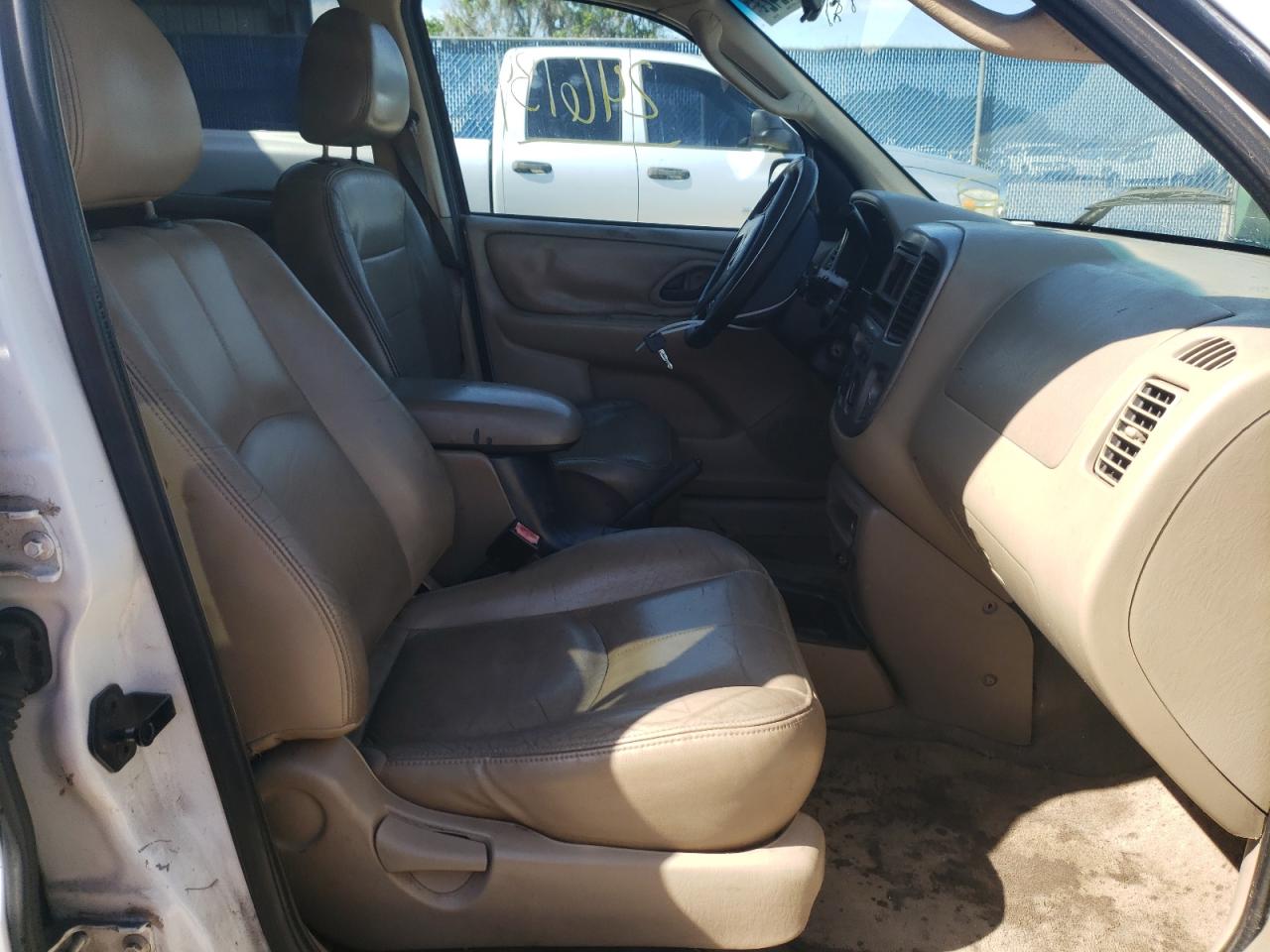 Photo 5 from auction – 2004 FORD ESCAPE XLT with VIN 1FMYU03124KA32143