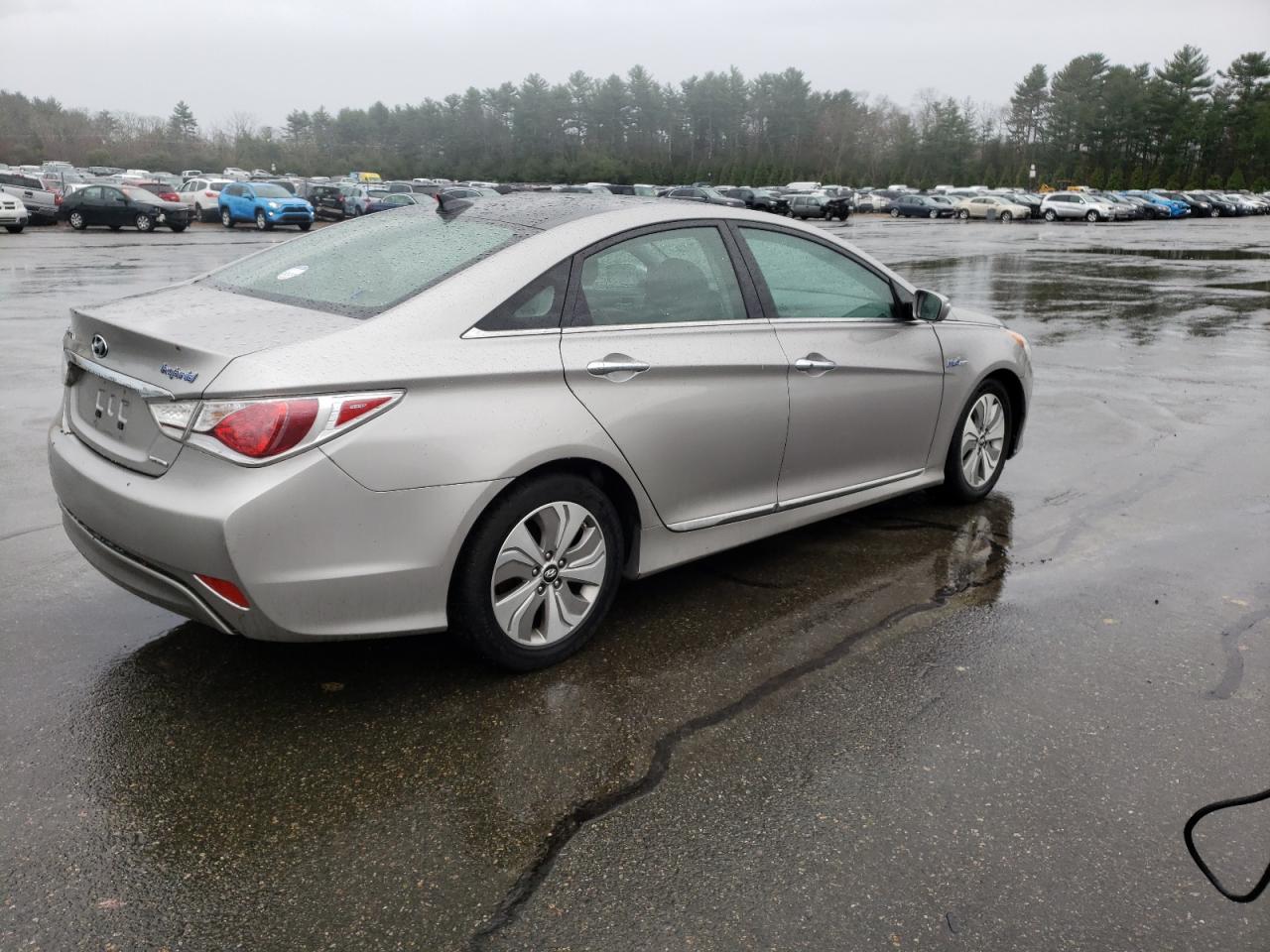 Photo 4 from auction – 2013 HYUNDAI SONATA HYB with VIN KMHEC4A42DA072335