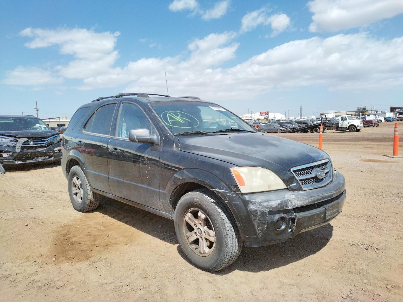 KIA SORENTO EX 2005 with VIN KNDJD733555487133 - Photo from auction