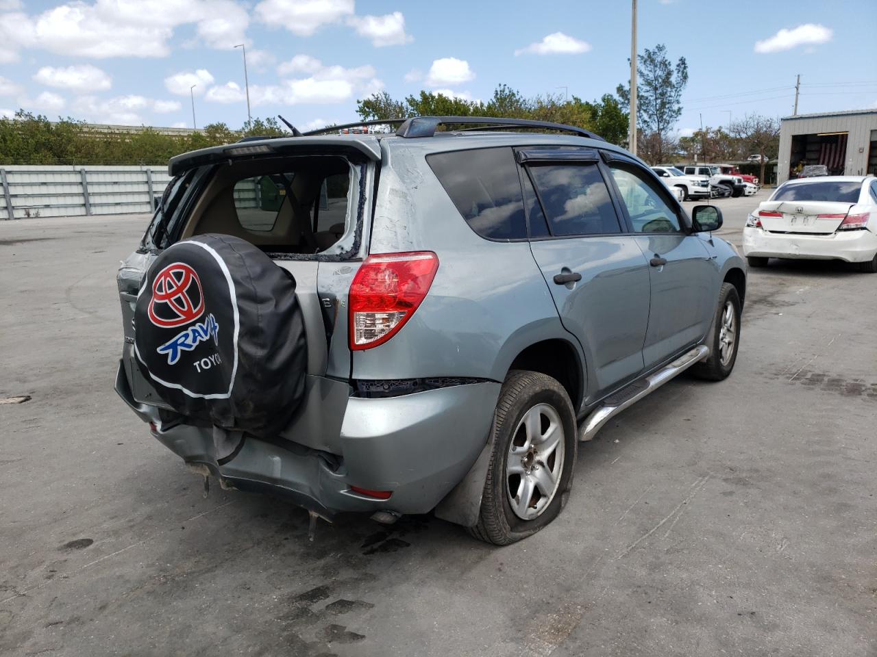 Photo 4 from auction – 2007 TOYOTA RAV4 with VIN JTMZD33V975067892