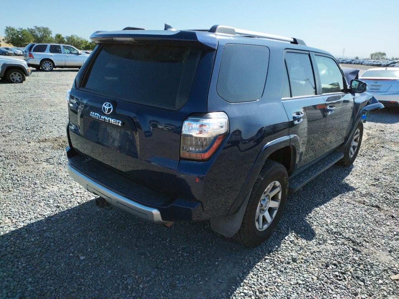 Photo 4 from auction – 2016 TOYOTA 4RUNNER SR with VIN JTEBU5JR9G5392833