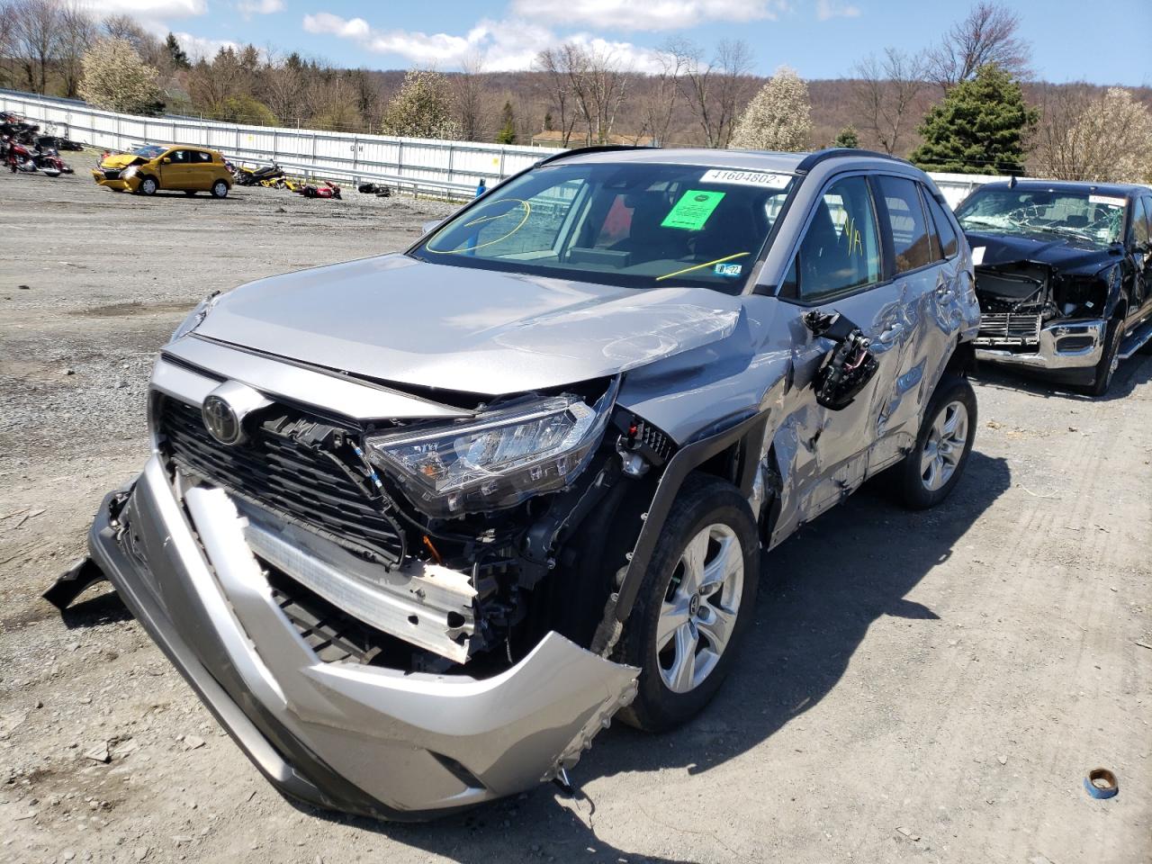 Photo 2 from auction – 2019 TOYOTA RAV4 XLE with VIN 2T3P1RFV2KC022357