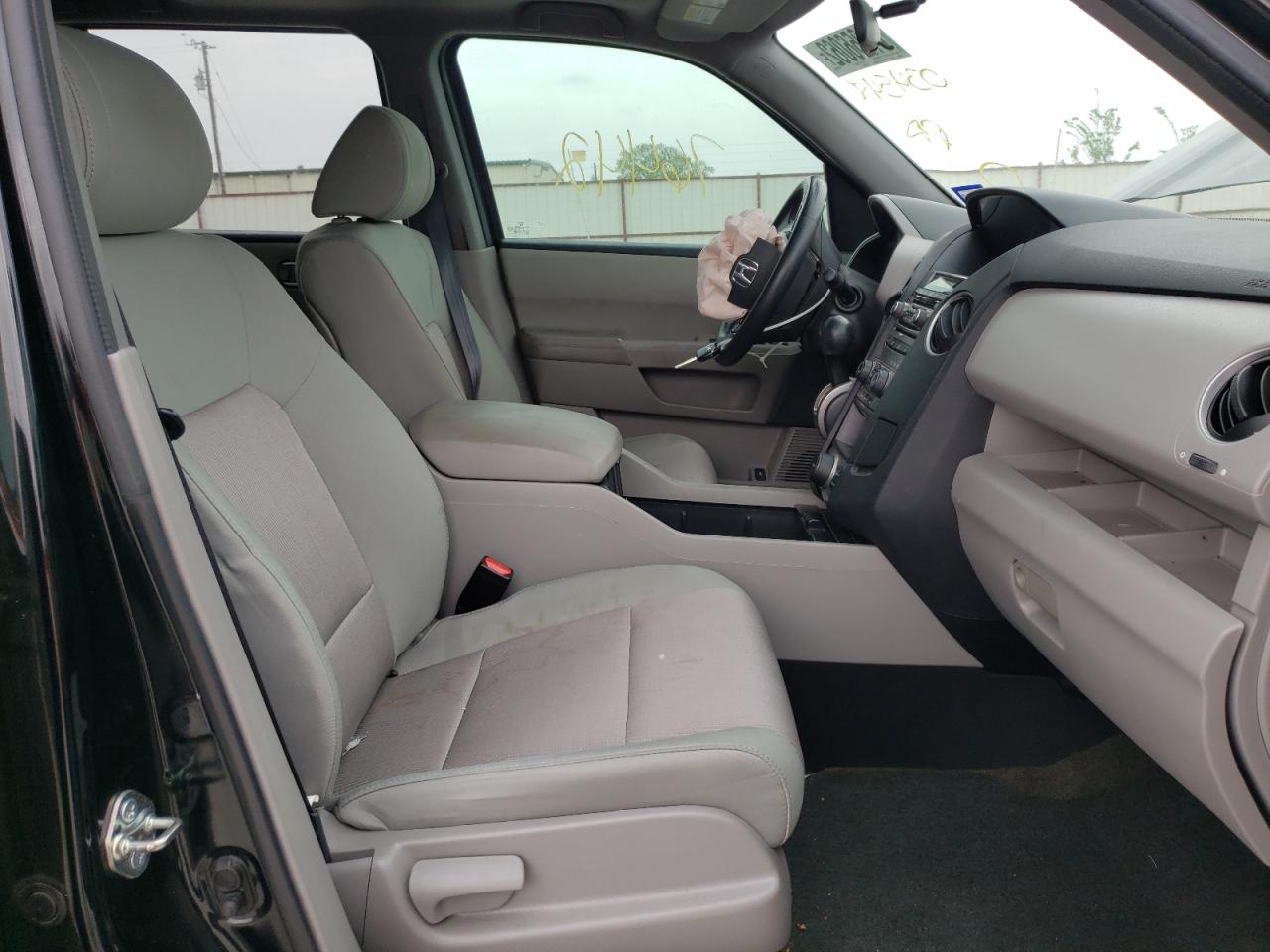 Photo 5 from auction – 2015 HONDA PILOT SE with VIN 5FNYF3H32FB034548