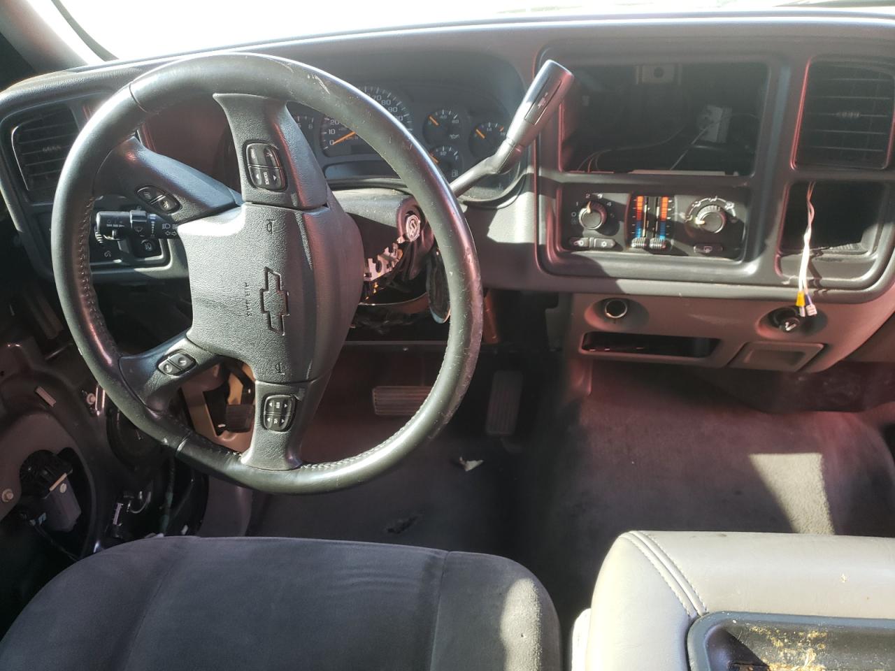 Photo 9 from auction – 2005 CHEVROLET AVALANCHE with VIN 3GNEC12Z05G125086