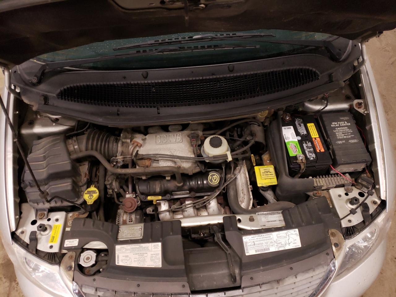Photo 7 from auction – 2001 CHRYSLER TOWN & COU with VIN 2C8GP54L71R107855