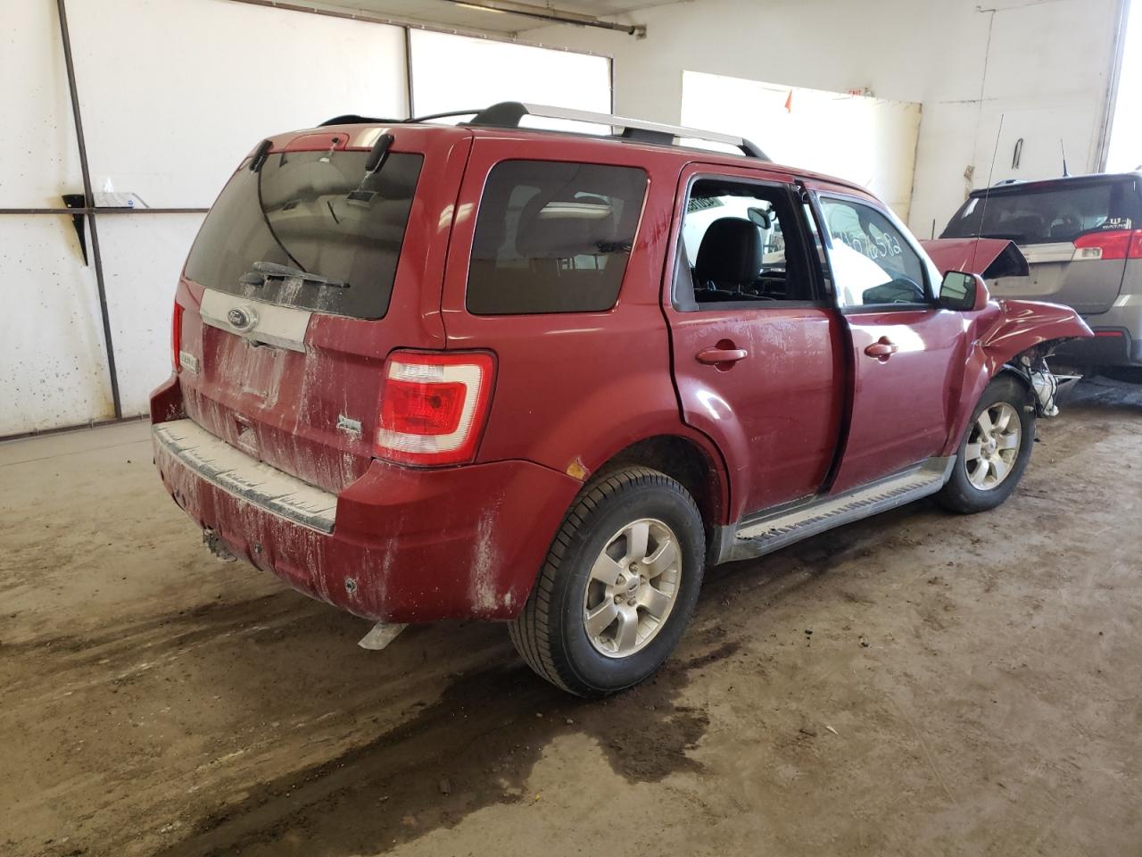 Photo 4 from auction – 2011 FORD ESCAPE LIM with VIN 1FMCU0EG3BKB02483