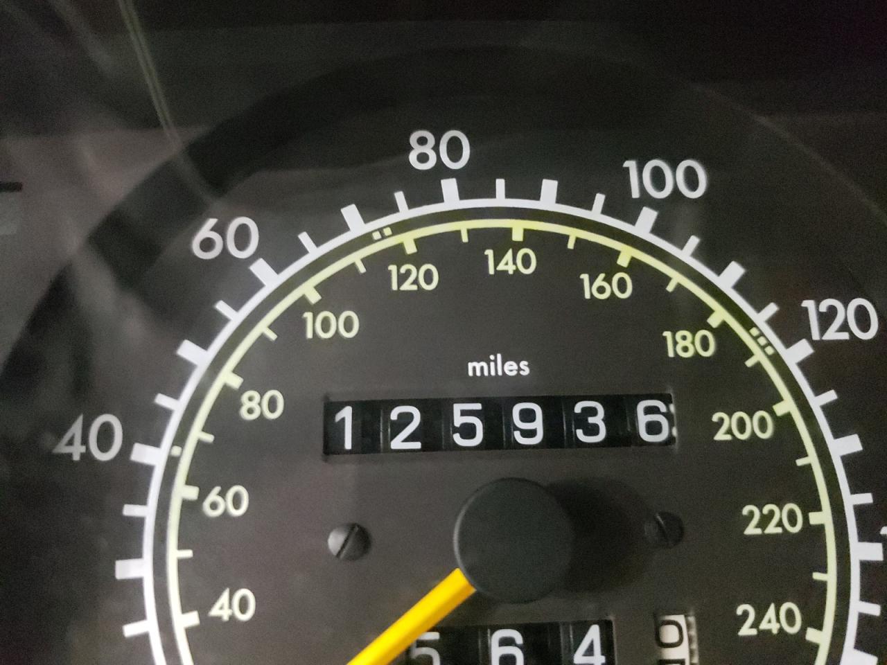 Photo 8 from auction – 1994 MERCEDES-BENZ E 320 with VIN WDBEA32E3RC092258