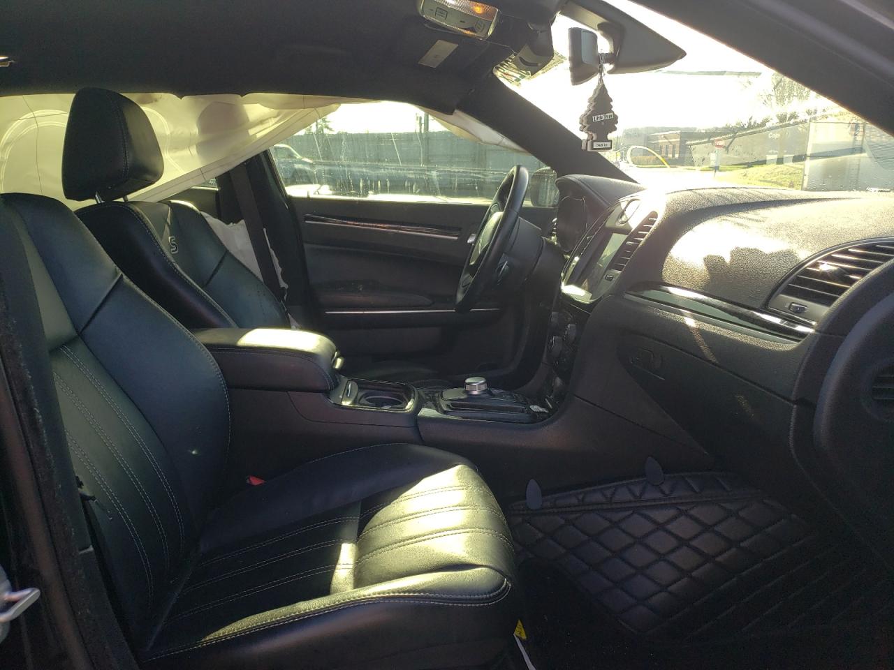 Photo 5 from auction – 2018 CHRYSLER 300 S with VIN 2C3CCAGG9JH149652