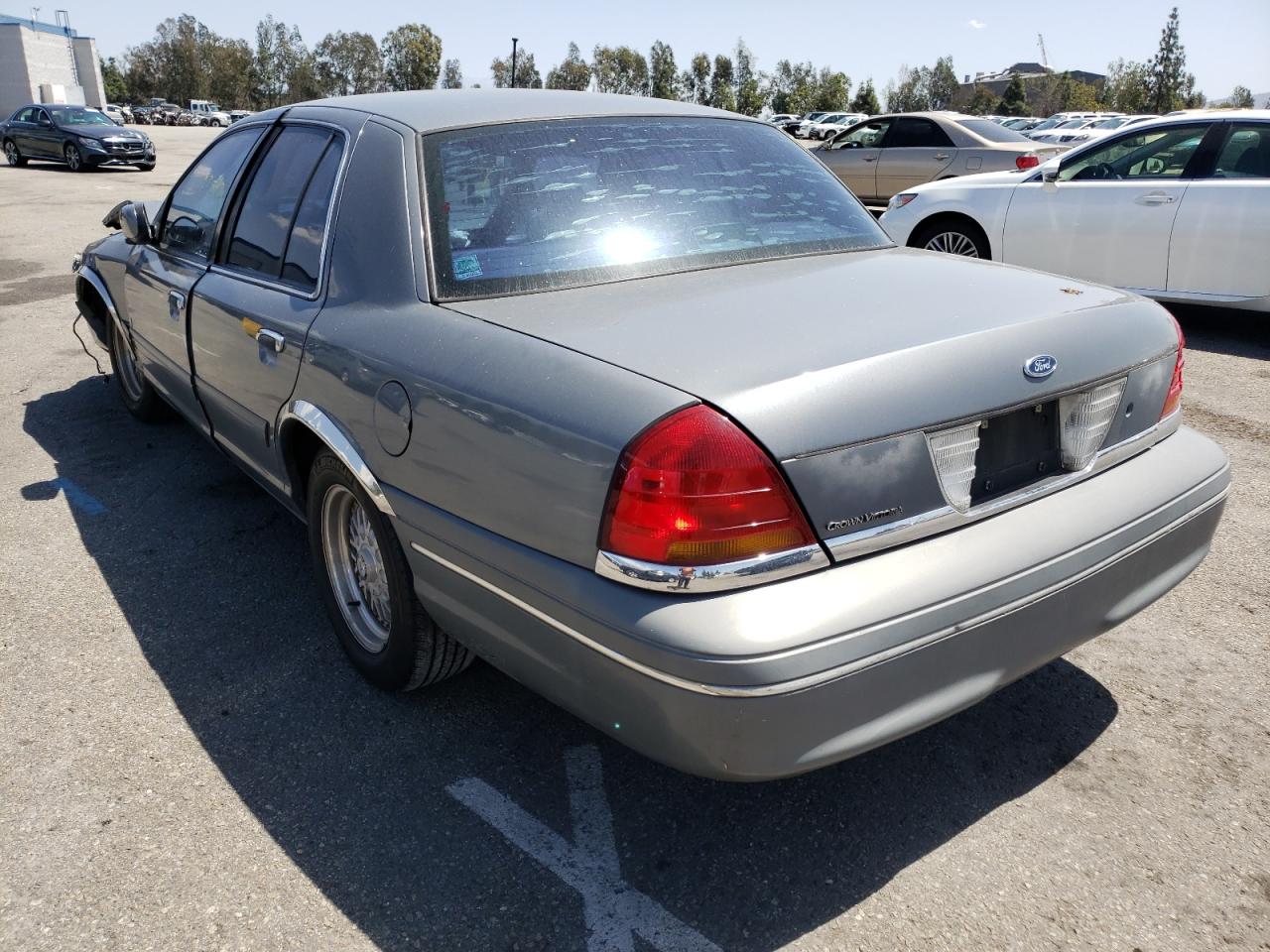 Photo 3 from auction – 1999 FORD CROWN VICT with VIN 2FAFP73W4XX102854