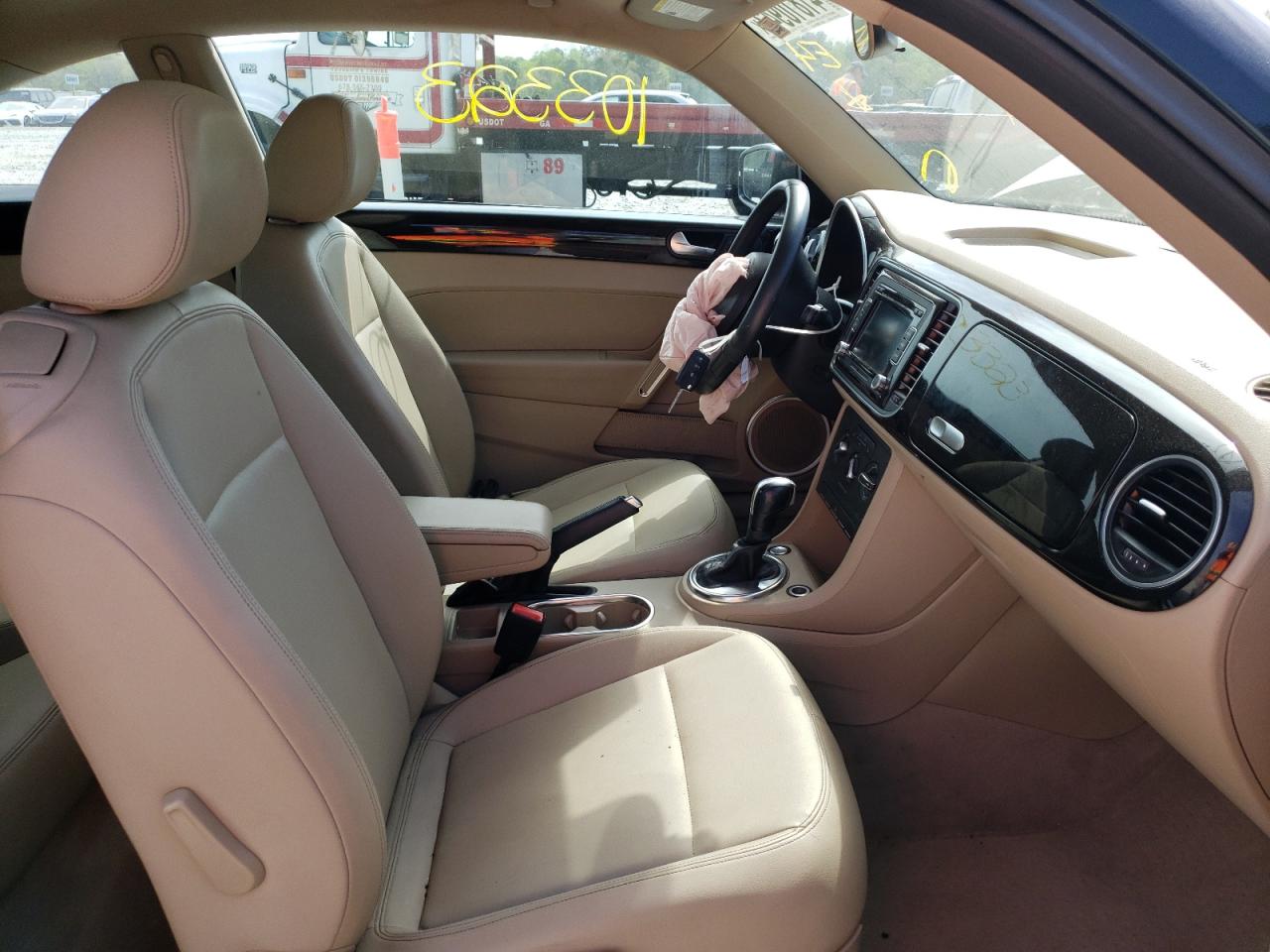 Photo 5 from auction – 2013 VOLKSWAGEN BEETLE with VIN 3VWJX7AT7DM613198