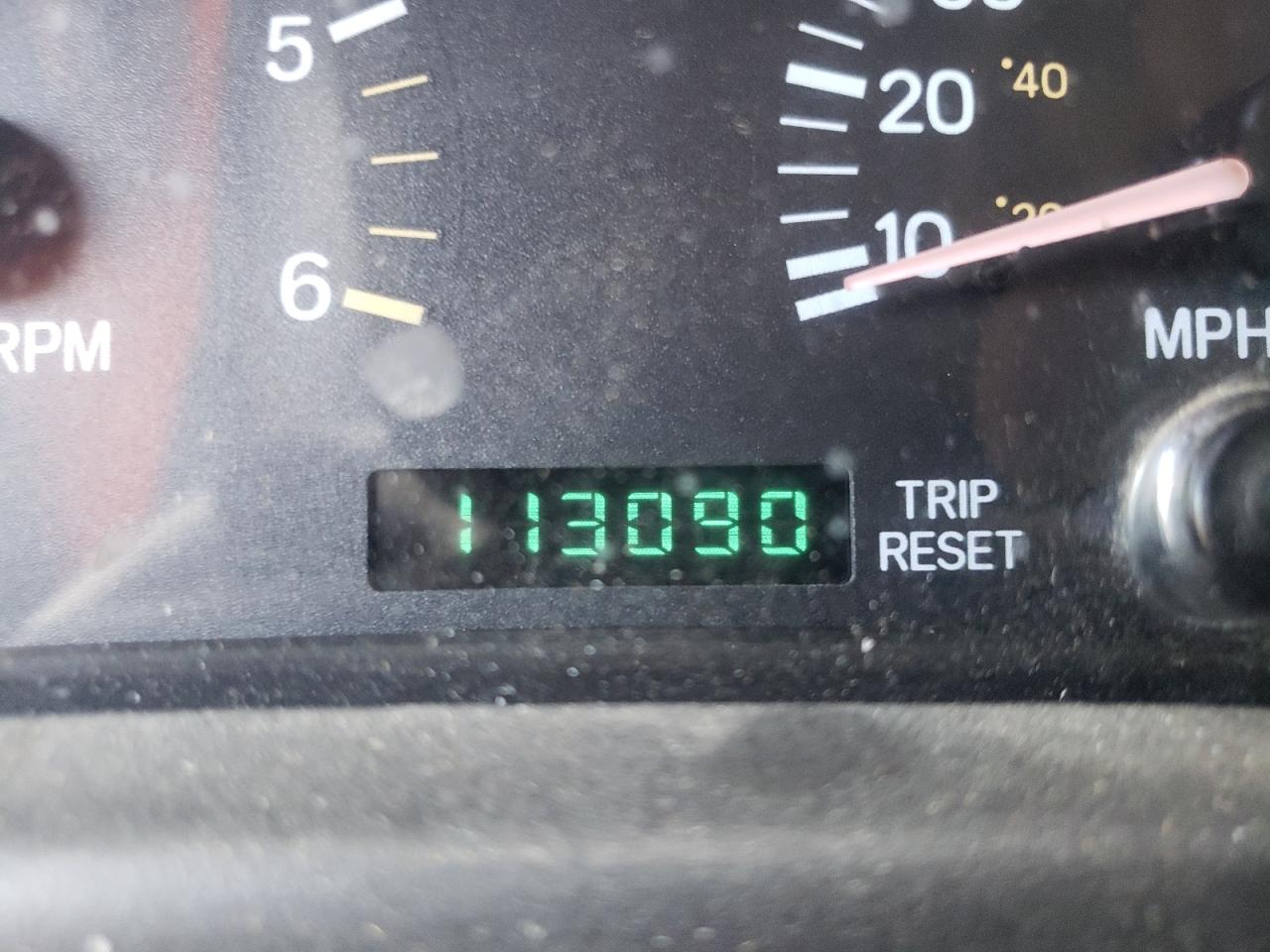 Photo 8 from auction – 2001 JEEP CHEROKEE S with VIN 1J4FF48S61L575803