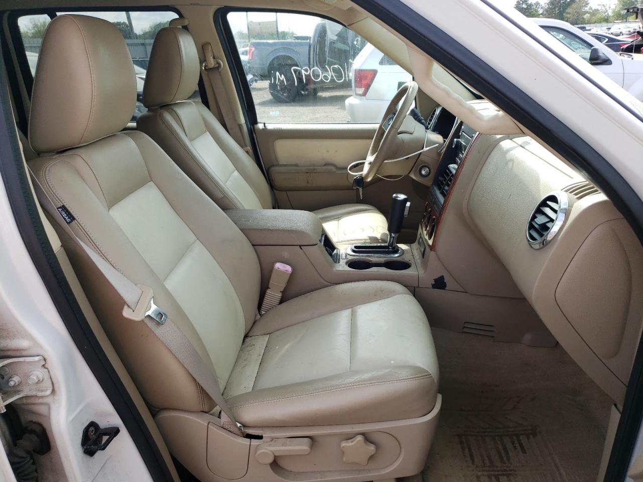 Photo 5 from auction – 2009 FORD EXPLORER E with VIN 1FMEU64E89UA33221