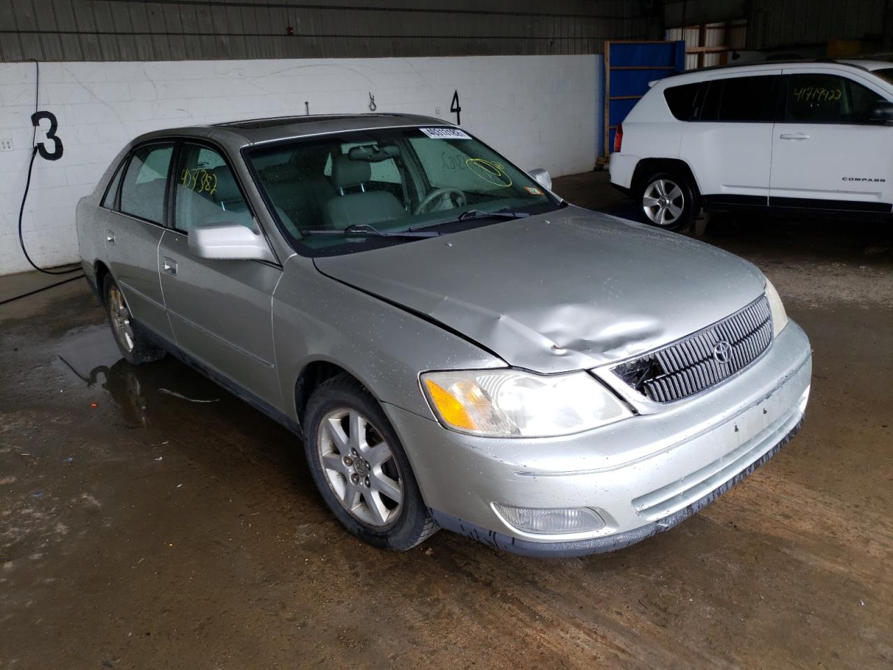 TOYOTA AVALON XL 2000 with VIN 4T1BF28B6YU087086 - Photo from auction