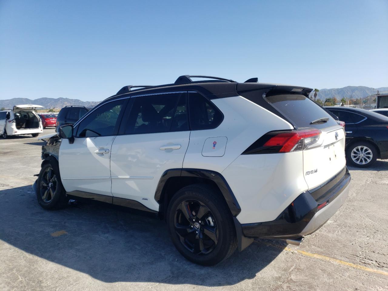 Photo 3 from auction – 2020 TOYOTA RAV4 XSE with VIN 4T3EWRFV3LU010677