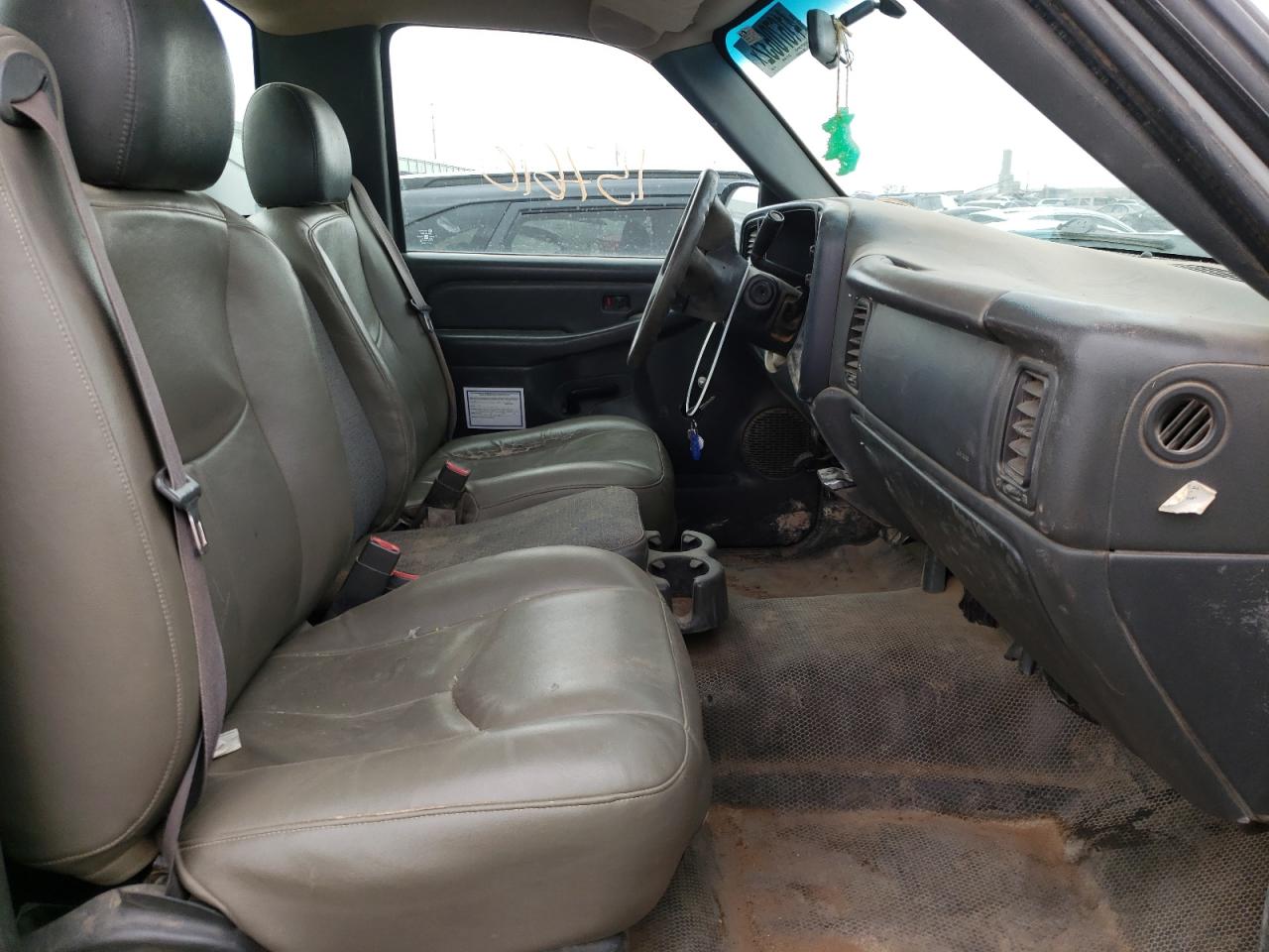 Photo 5 from auction – 2005 CHEVROLET SILVERADO with VIN 1GCHC24U25E242642