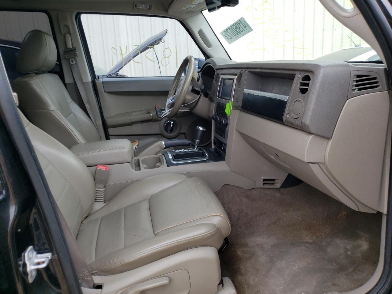 Photo 5 from auction – 2010 JEEP COMMANDER with VIN 1J4RH4GK0AC108112
