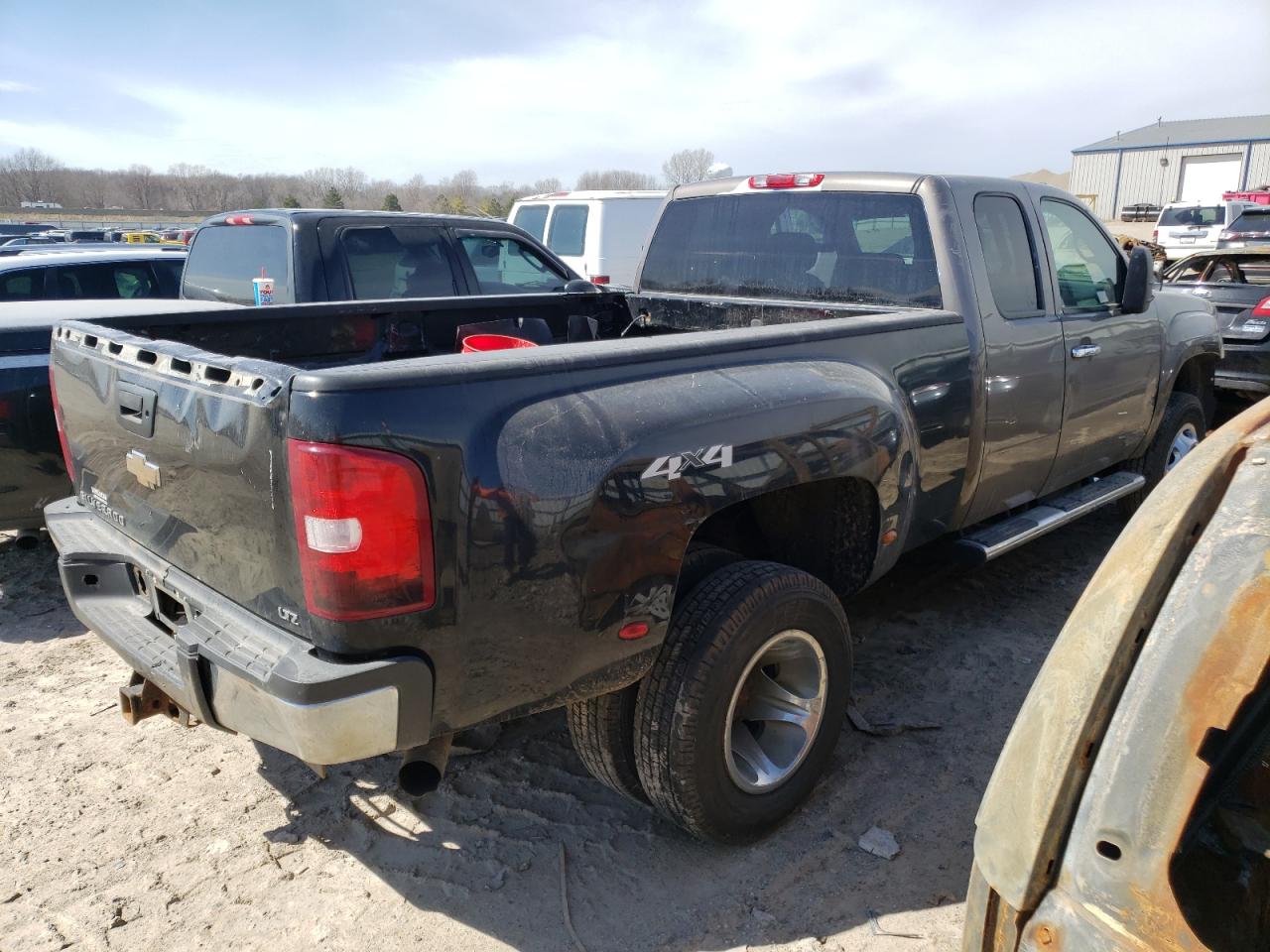 Photo 4 from auction – 2011 GMC SIERRA K35 with VIN 1GT523C86BZ310879