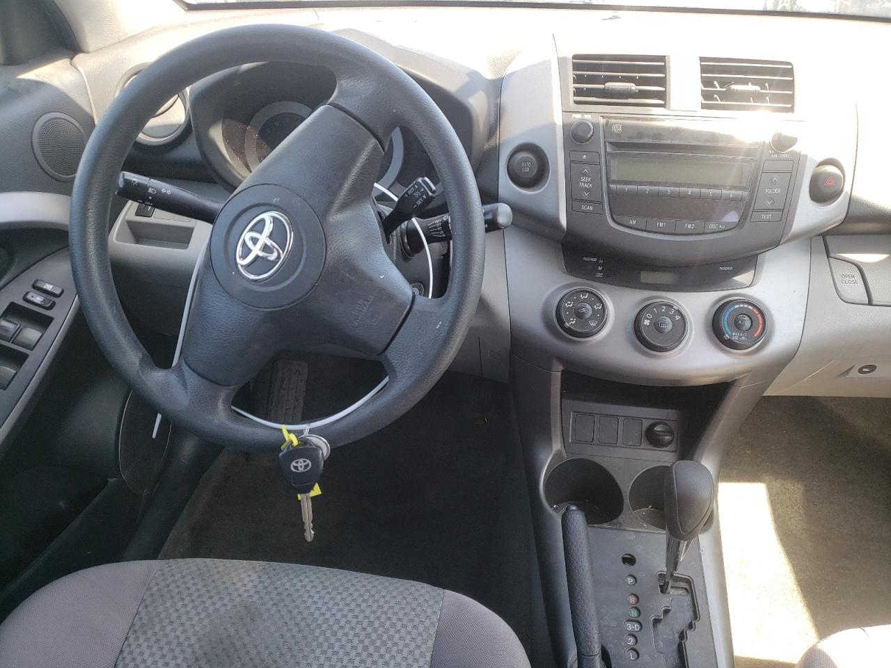 Photo 9 from auction – 2007 TOYOTA RAV4 with VIN JTMZD33VX75061924