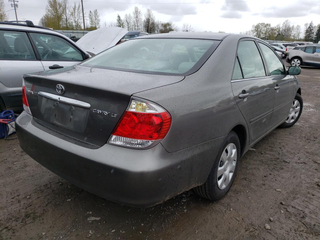 Photo 4 from auction – 2005 TOYOTA CAMRY LE with VIN 4T1BE30K45U569345