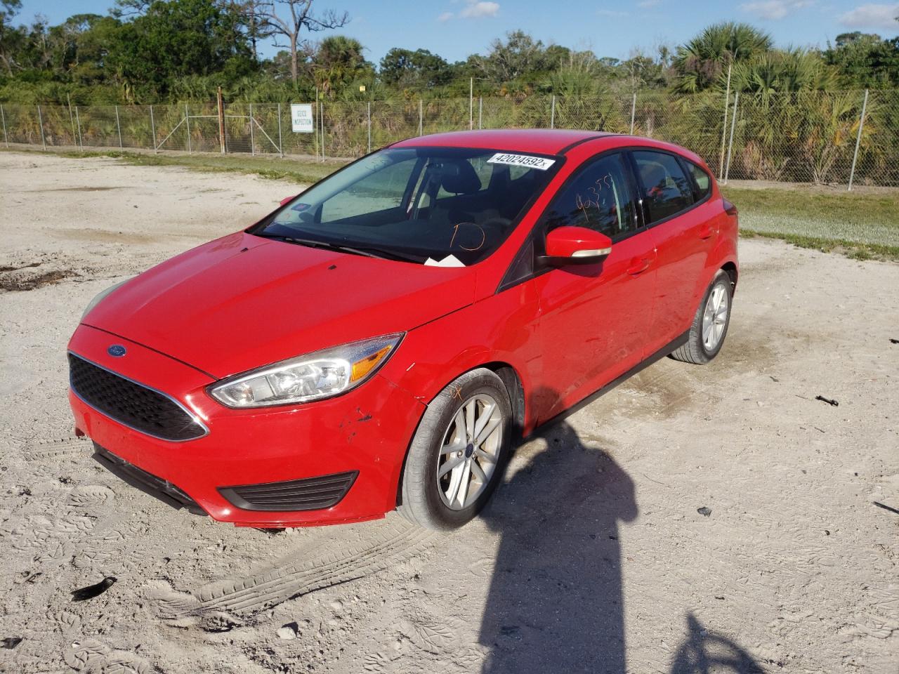 Foto 2 de la subasta – 2017 FORD FOCUS SE con VIN 1FADP3K23HL232489
