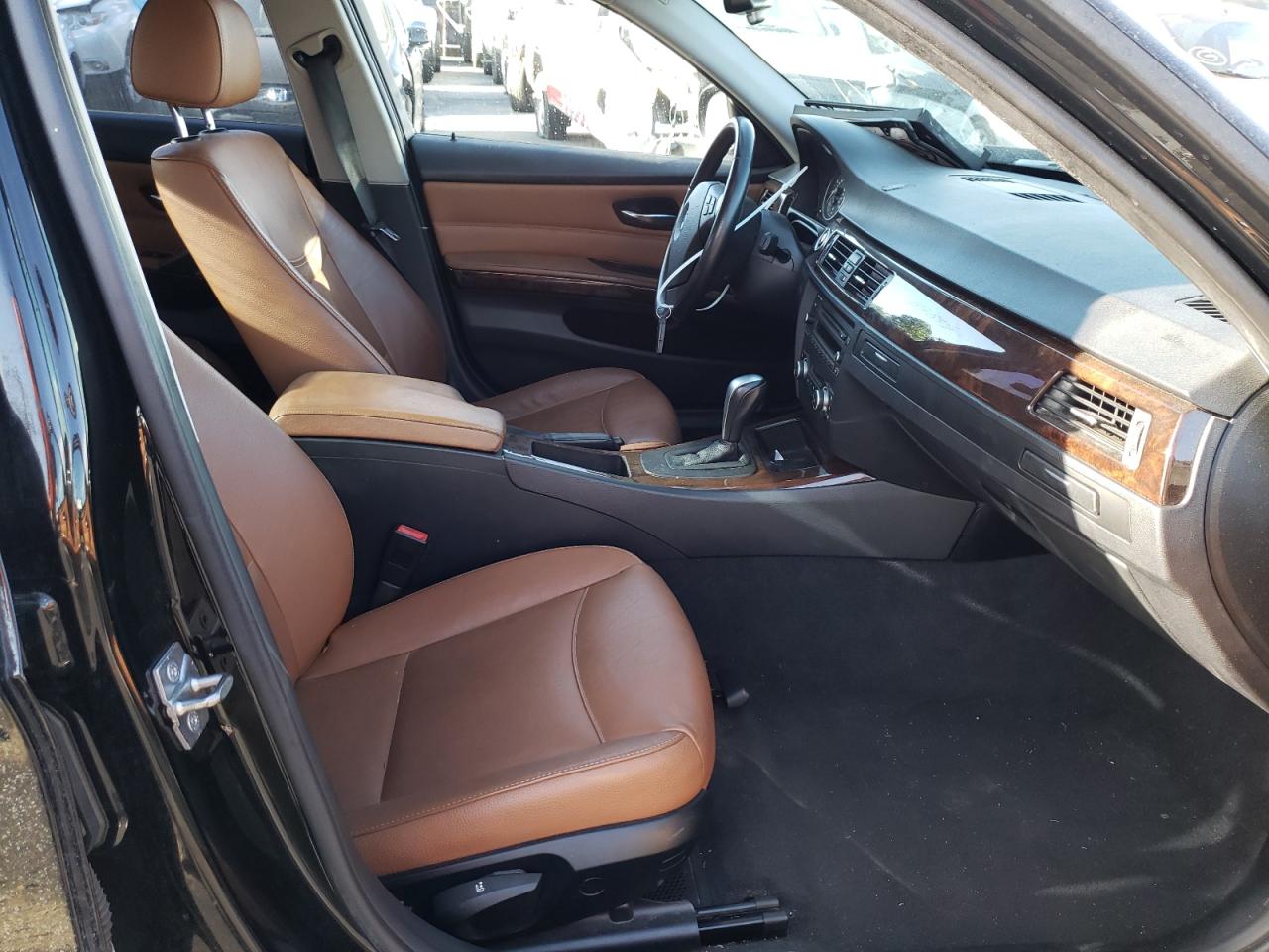 Photo 5 from auction – 2011 BMW 328 I SULE with VIN WBAPH5C5XBA445528