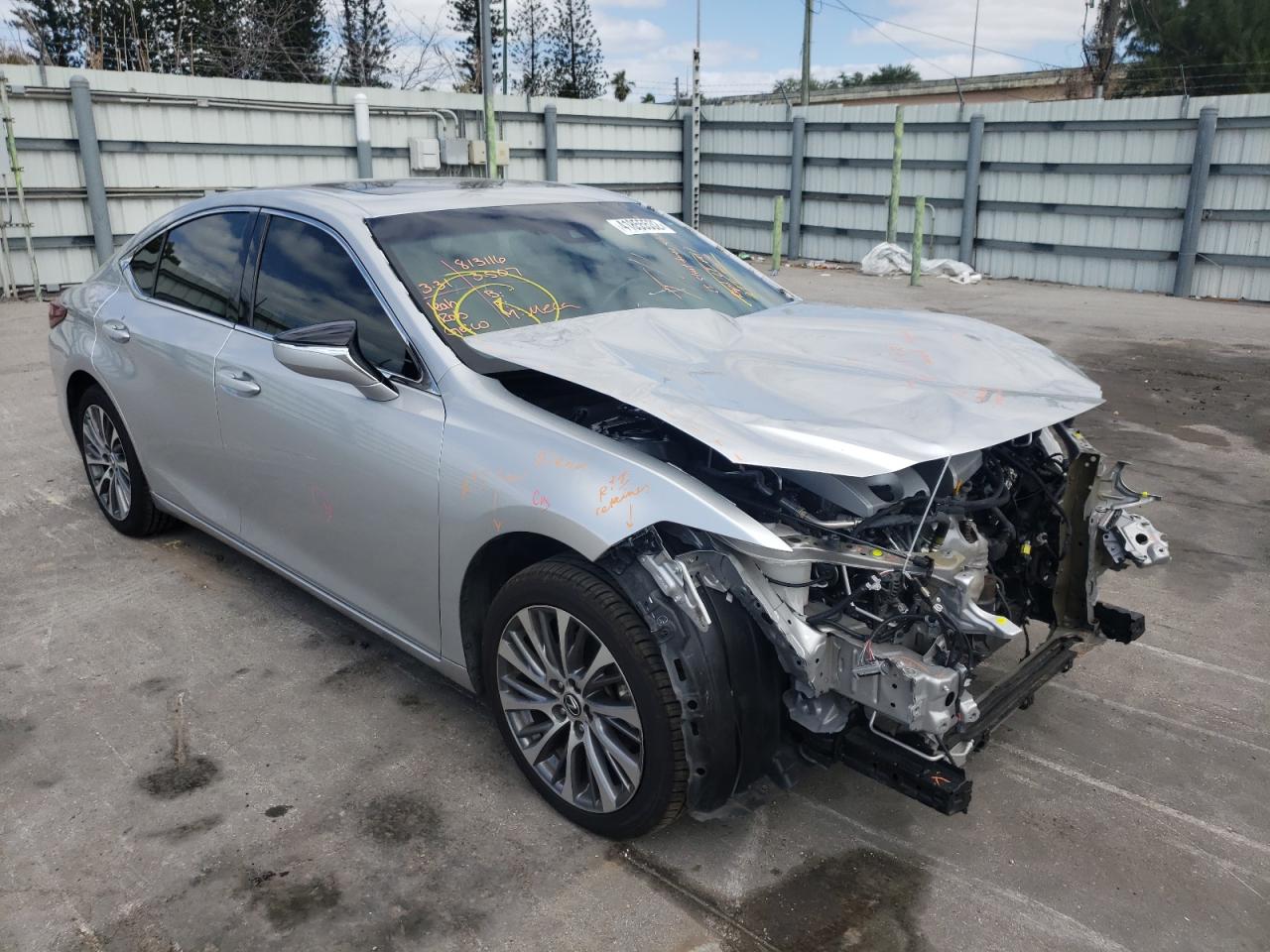 LEXUS ES 350 2019 with VIN 58ABZ1B1XKU010156 - Photo from auction
