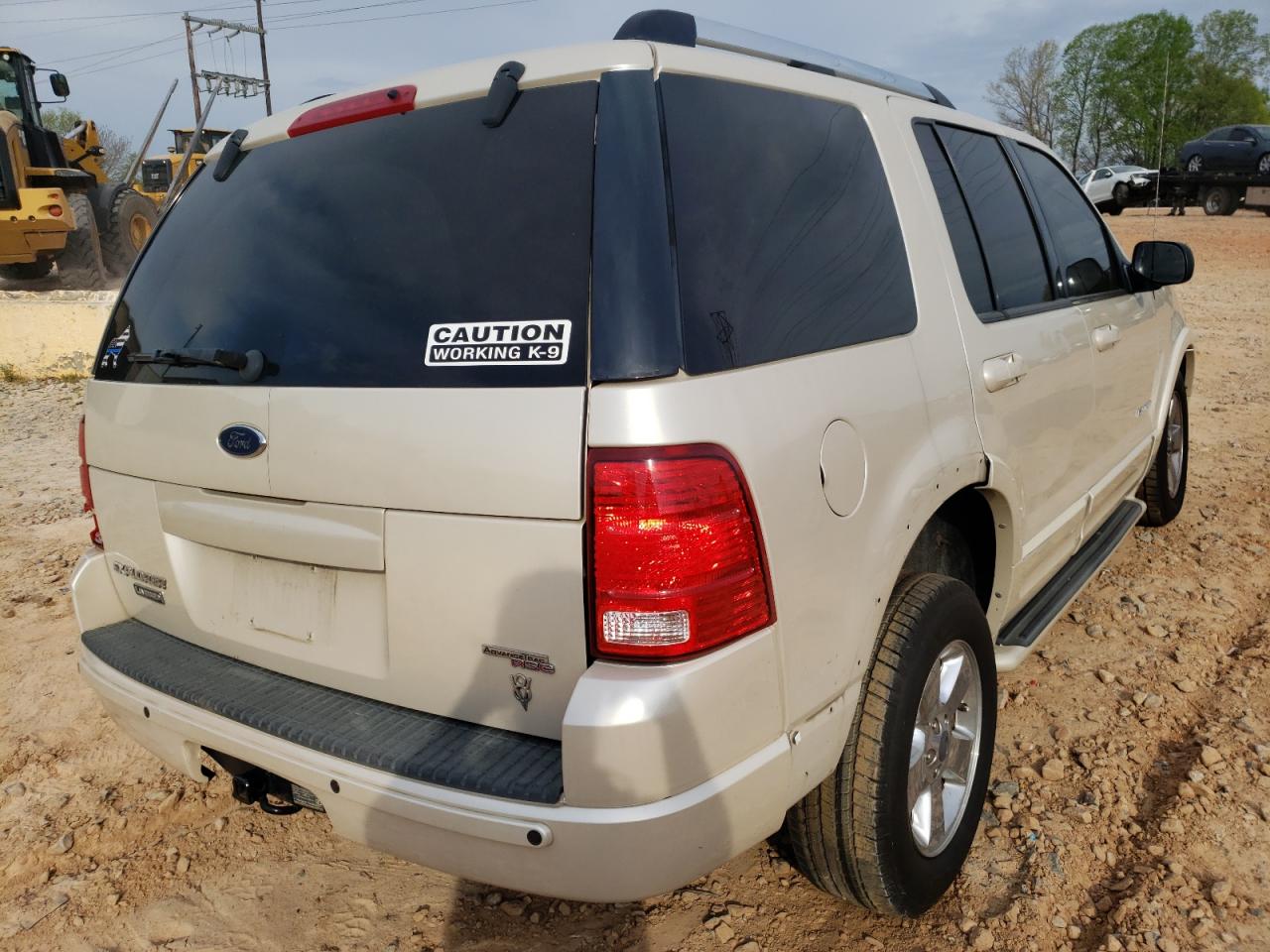 Photo 4 from auction – 2005 FORD EXPLORER L with VIN 1FMDU75W85ZA65088