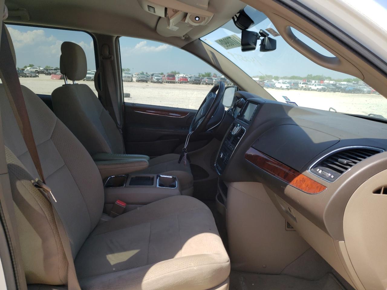 Photo 5 from auction – 2012 CHRYSLER TOWN & COU with VIN 2C4RC1BG4CR208164