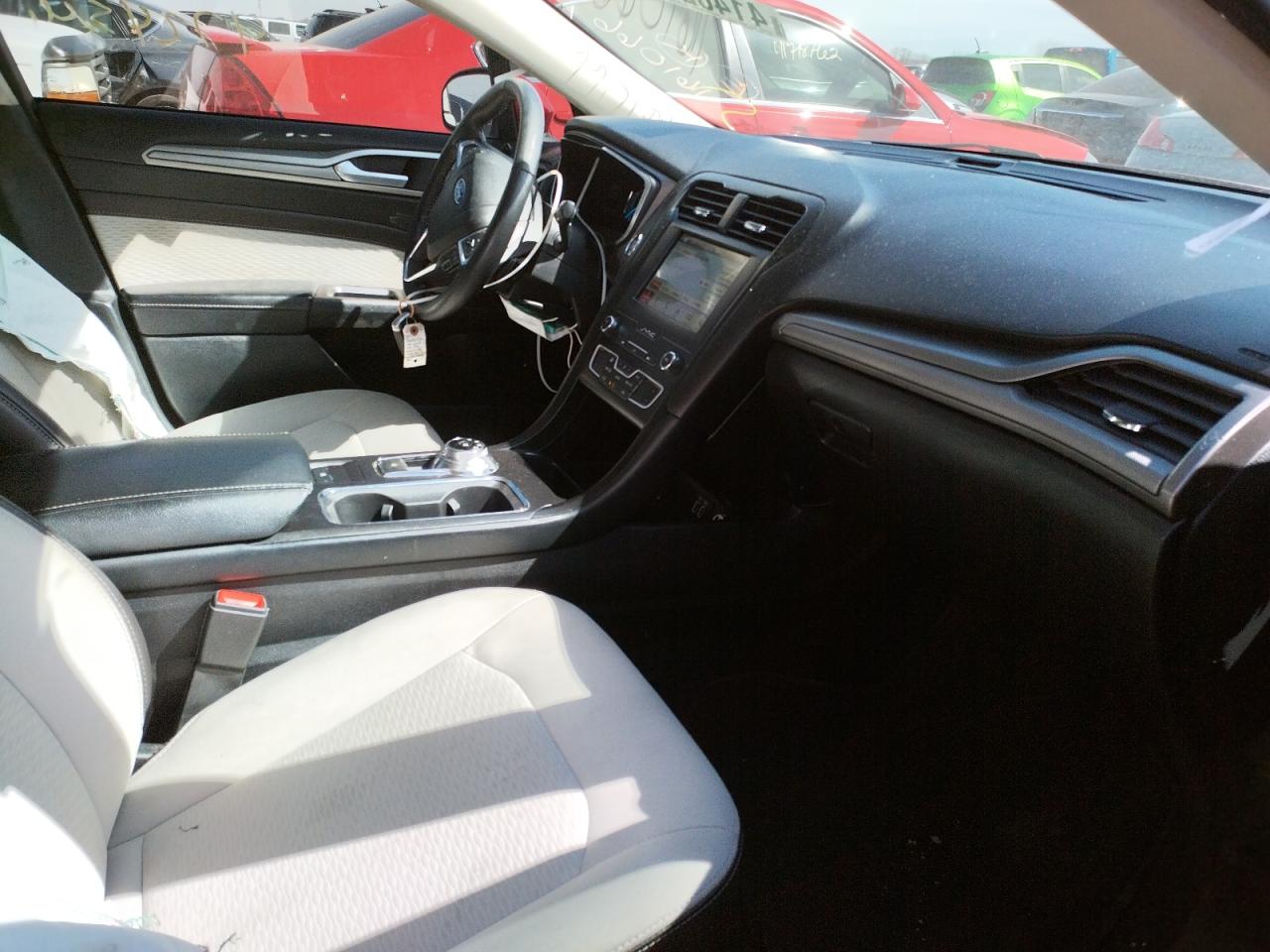 Photo 5 from auction – 2019 FORD FUSION SE with VIN 3FA6P0HD0KR129426