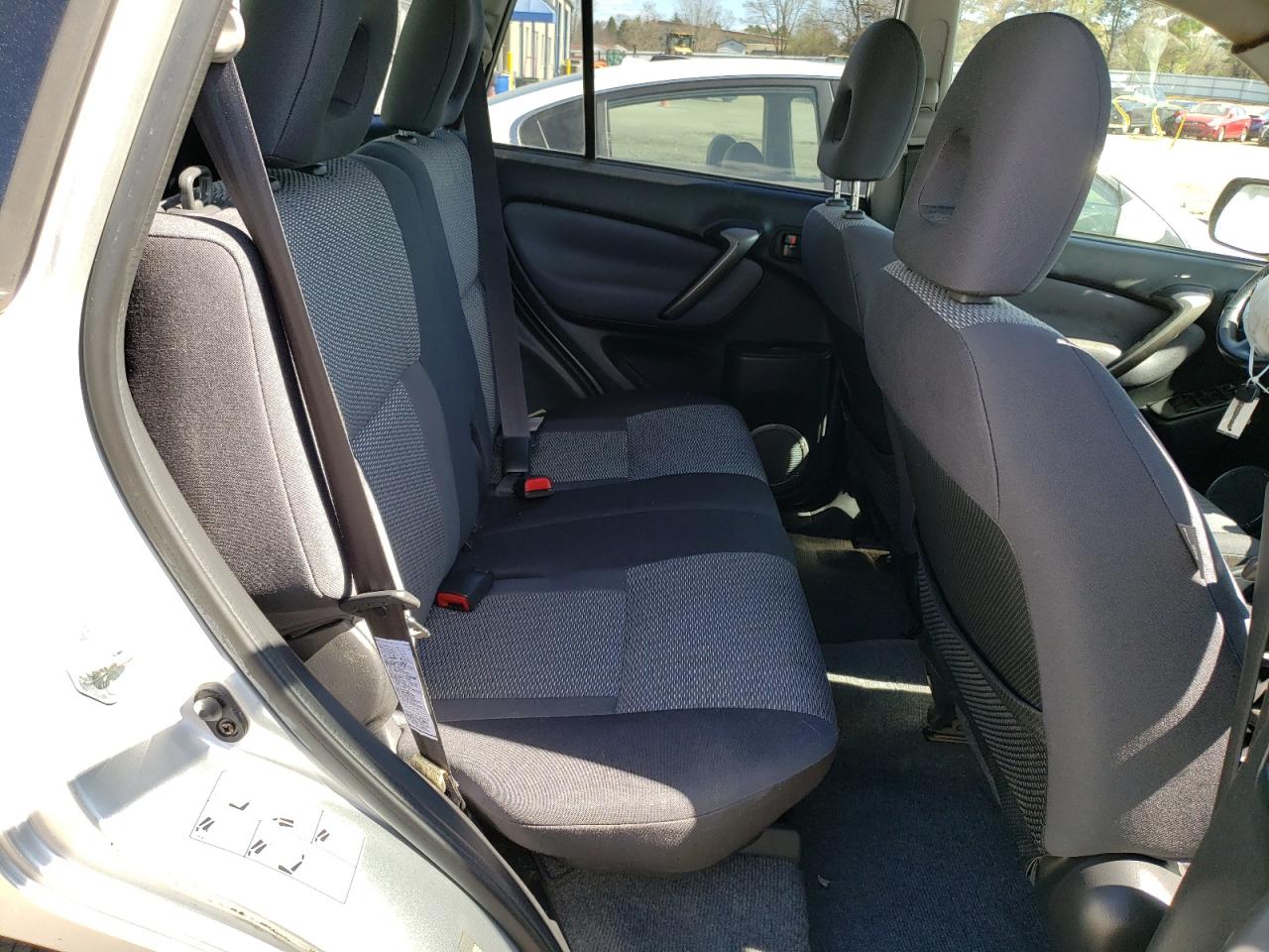 Photo 6 from auction – 2004 TOYOTA RAV4 with VIN JTEHD20V946002617