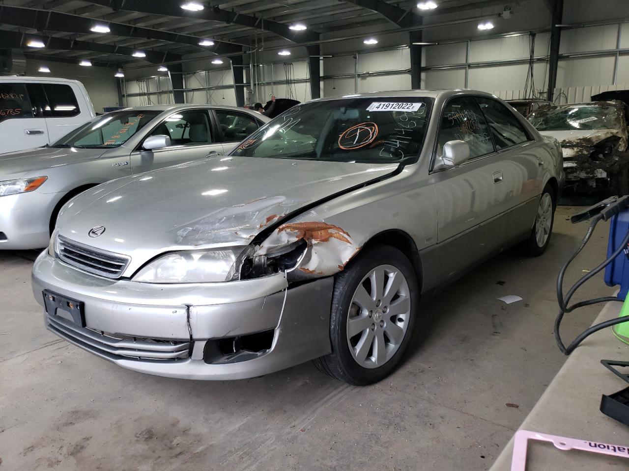 Photo 2 from auction – 2000 LEXUS ES 300 with VIN JT8BF28G9Y5098365