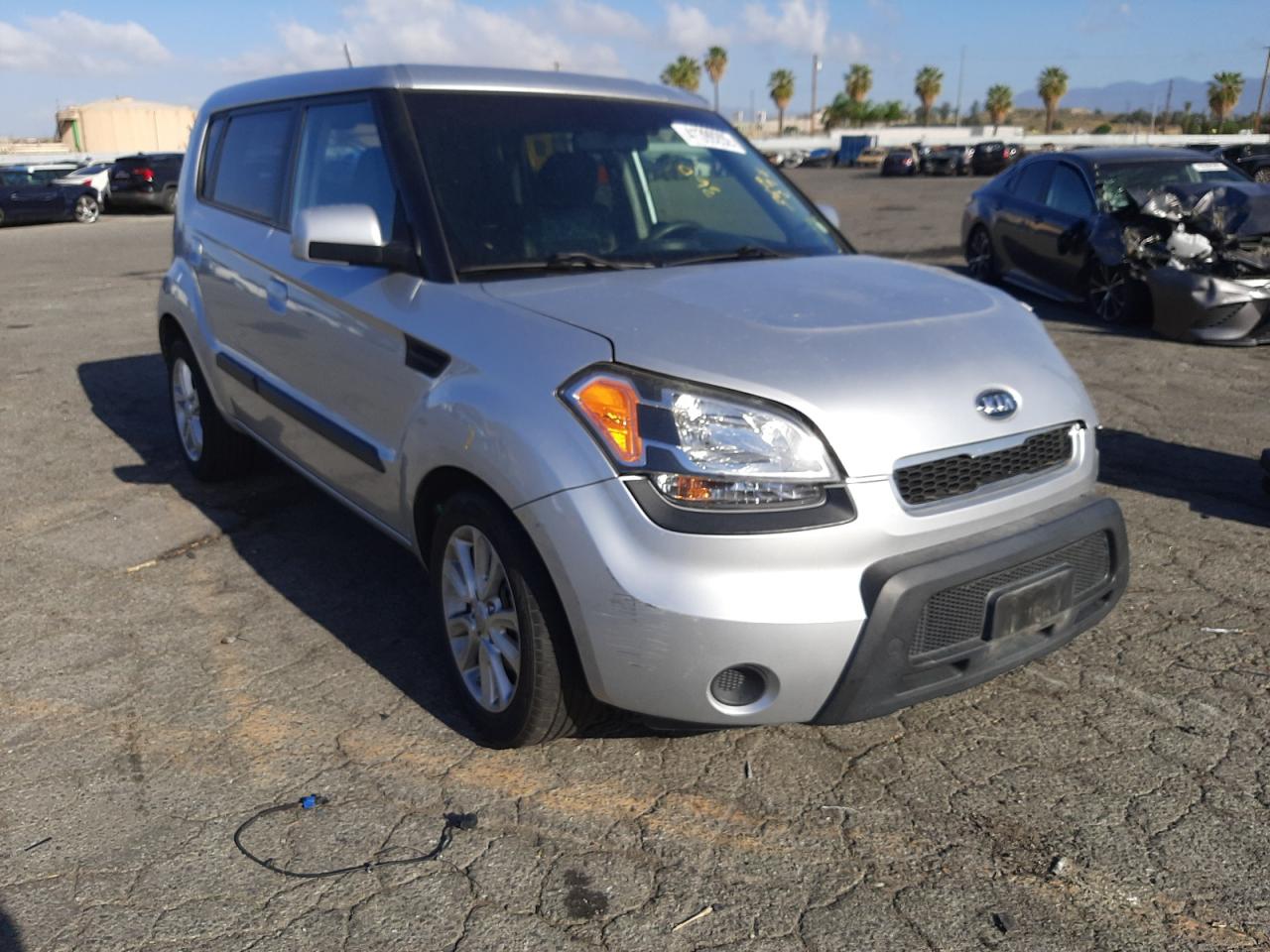 KIA SOUL + 2010 with VIN KNDJT2A2XA7088894 - Photo from auction