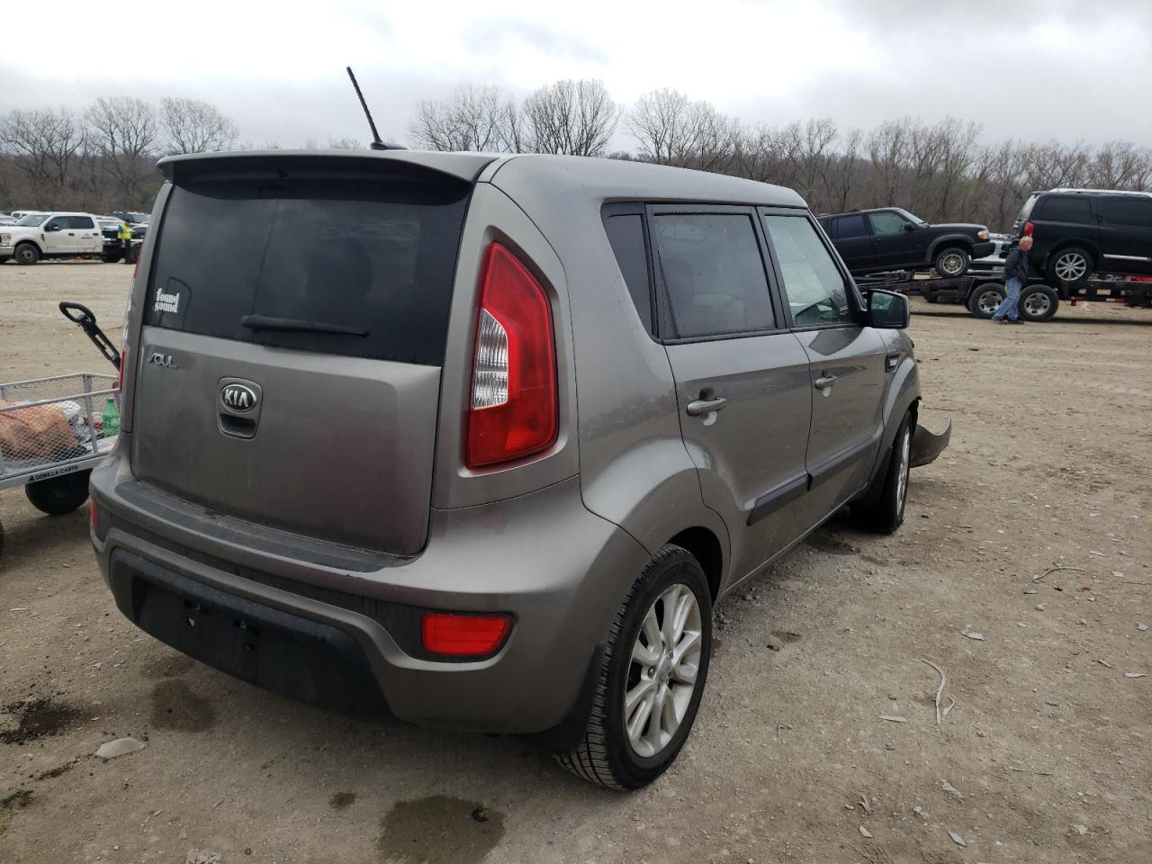 Photo 4 from auction – 2013 KIA SOUL with VIN KNDJT2A5XD7630767