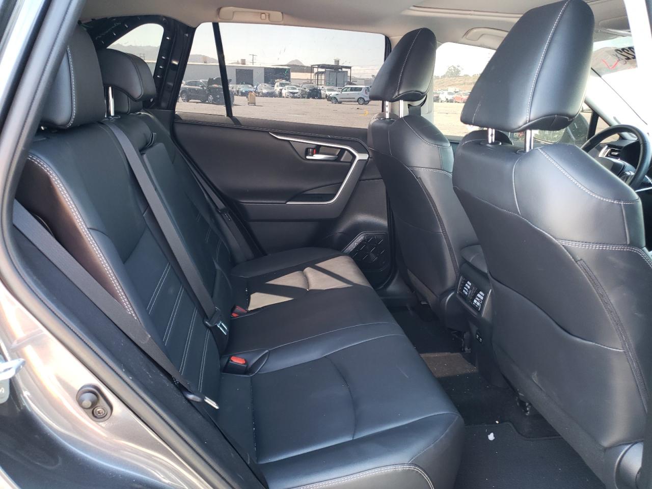 Photo 6 from auction – 2019 TOYOTA RAV4 LIMIT with VIN JTMY1RFV2KD035738