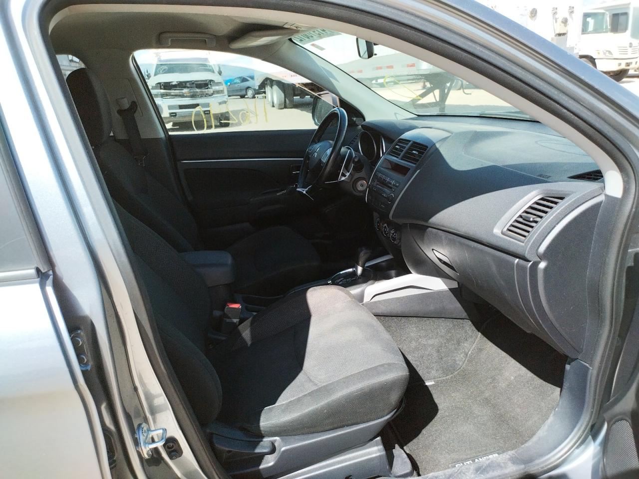 Photo 5 from auction – 2011 MITSUBISHI OUTLANDER with VIN JA4AP3AU9BZ023529