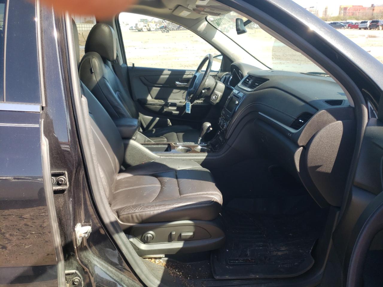 Photo 5 from auction – 2015 CHEVROLET TRAVERSE L with VIN 1GNKRHKD2FJ184896