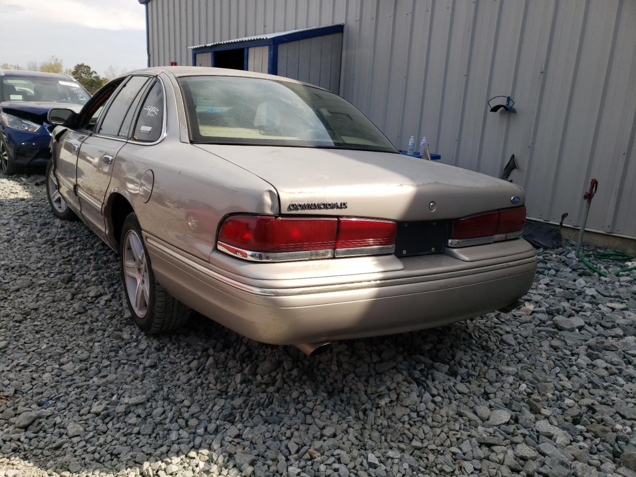 Photo 3 from auction – 1995 FORD CROWN VICT with VIN 2FALP74W2SX132445