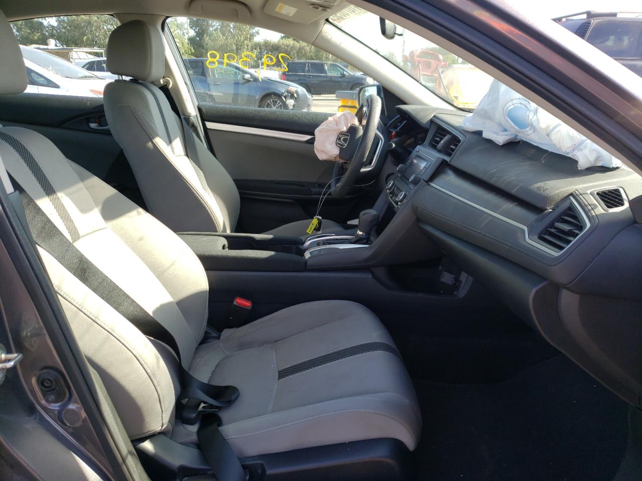 Photo 5 from auction – 2016 HONDA CIVIC LX with VIN 19XFC2F52GE209581