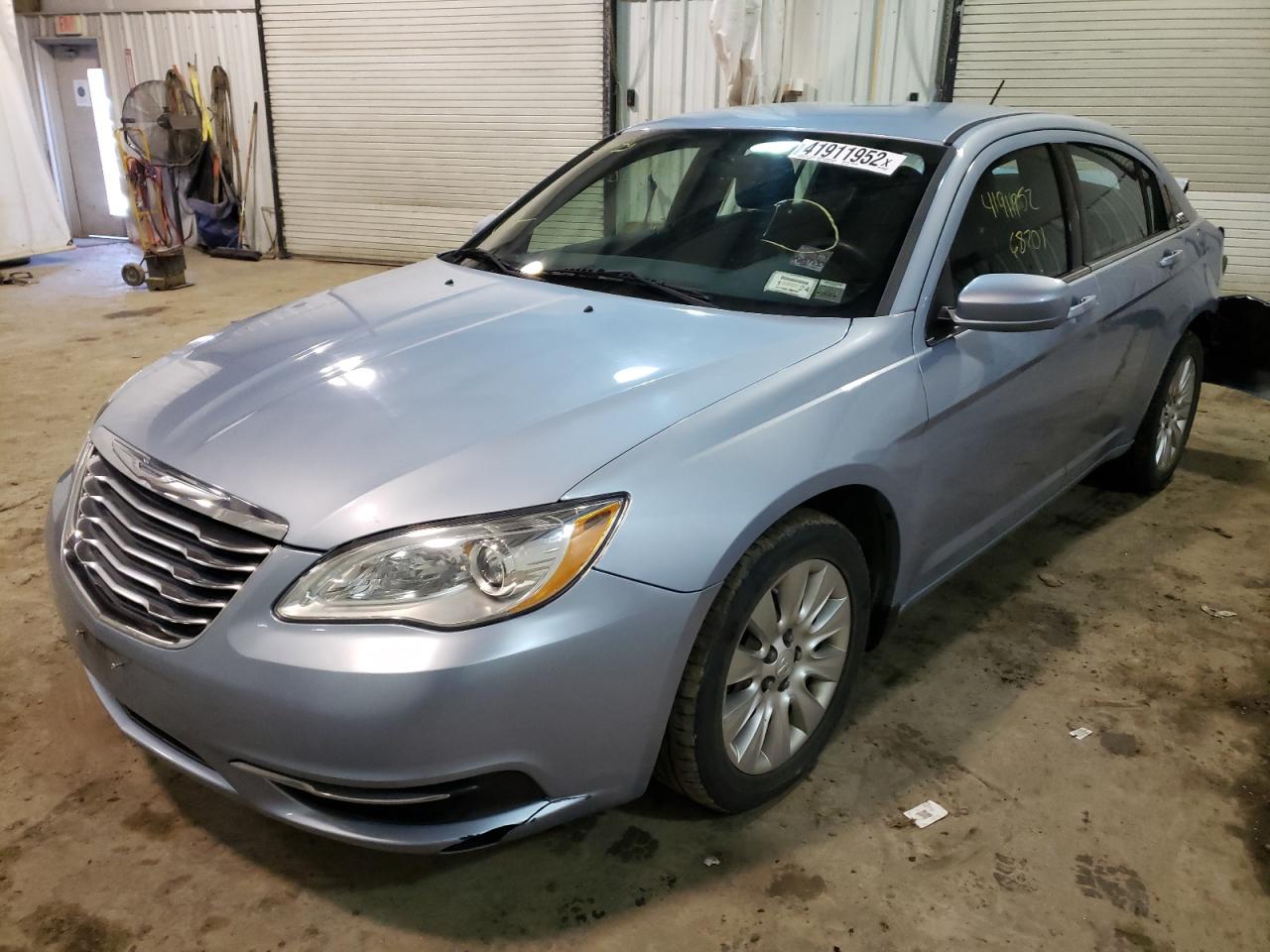 Foto 2 de la subasta – 2014 CHRYSLER 200 LX con VIN 1C3CCBAB2EN141411