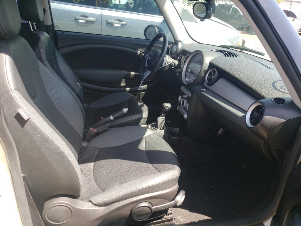Photo 5 from auction – 2007 MINI COOPER with VIN WMWMF33577TT59182