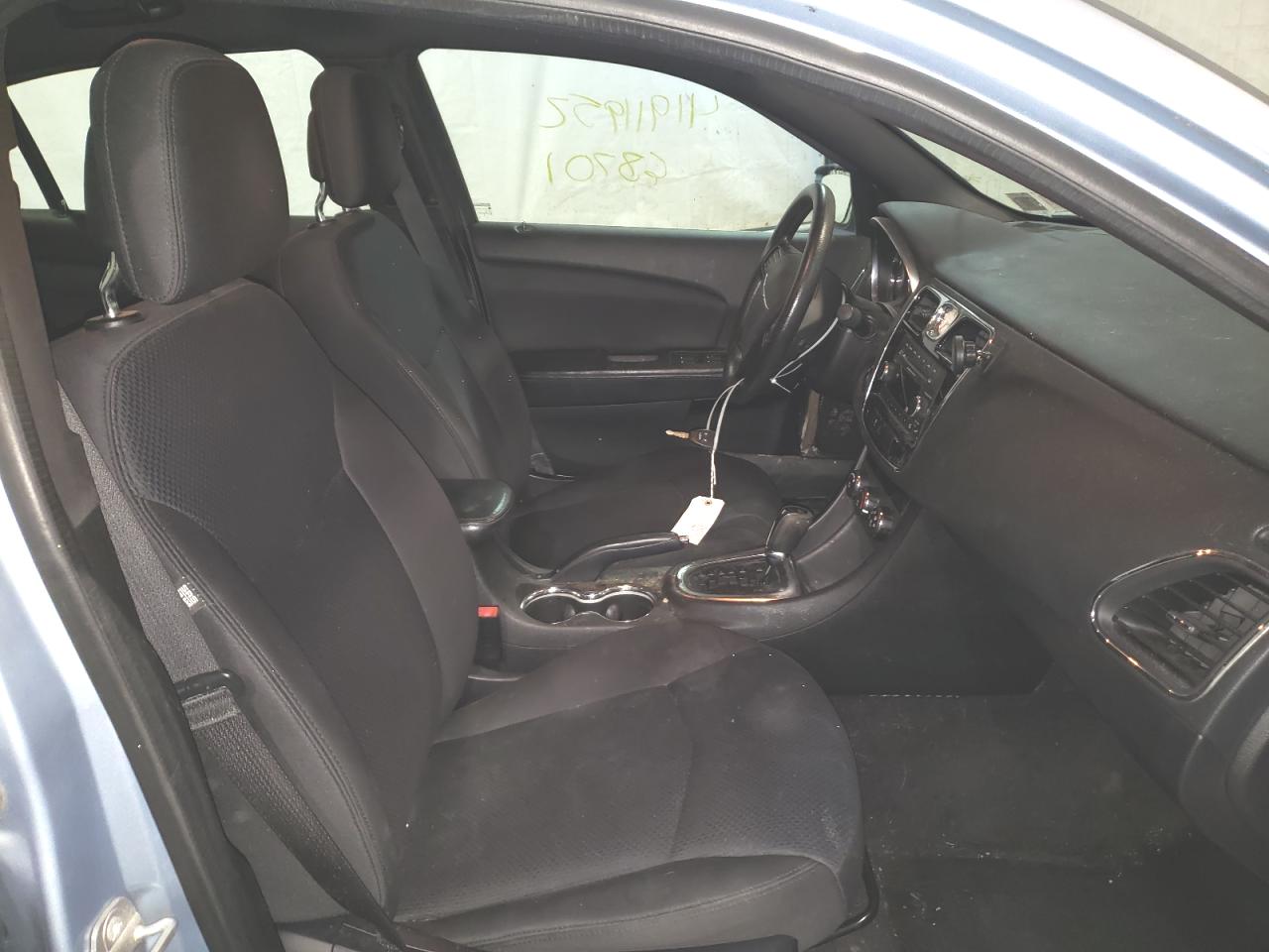 Foto 5 de la subasta – 2014 CHRYSLER 200 LX con VIN 1C3CCBAB2EN141411