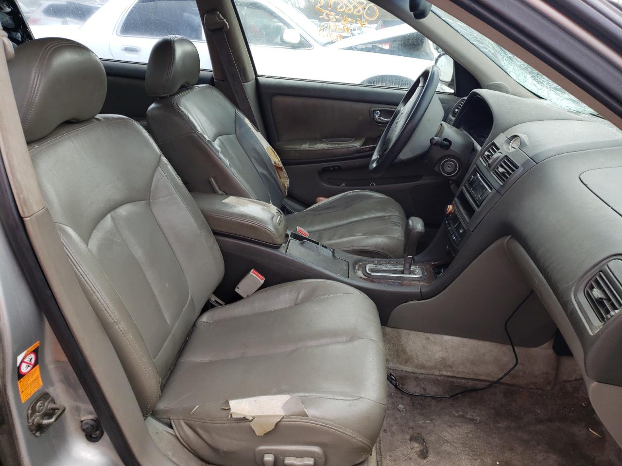 Photo 5 from auction – 2001 INFINITI I30 with VIN JNKCA31A01T017821